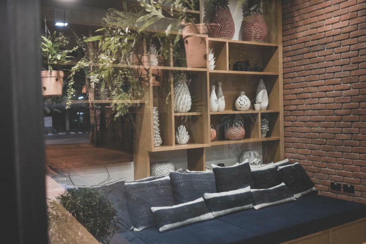 Stay Thapae Hostel Чиангмай Екстериор снимка